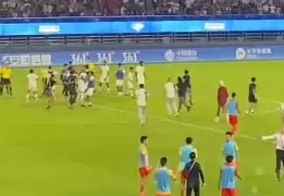 包含荷兰队逆转中国队，取得宝贵的三分的词条