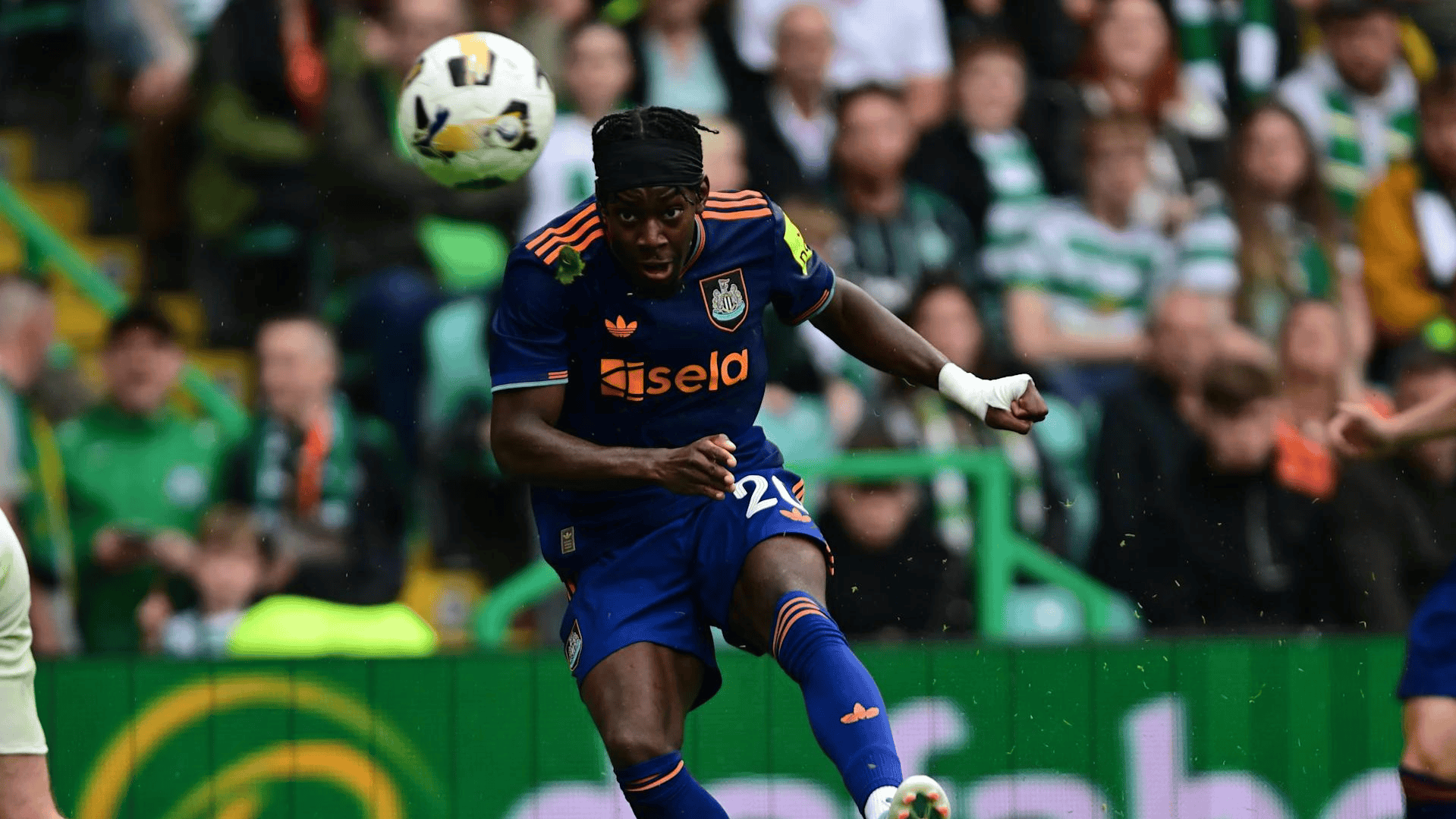 法国劲旅勇夺冠军,英超球队凭借神奇表现晋级了吗