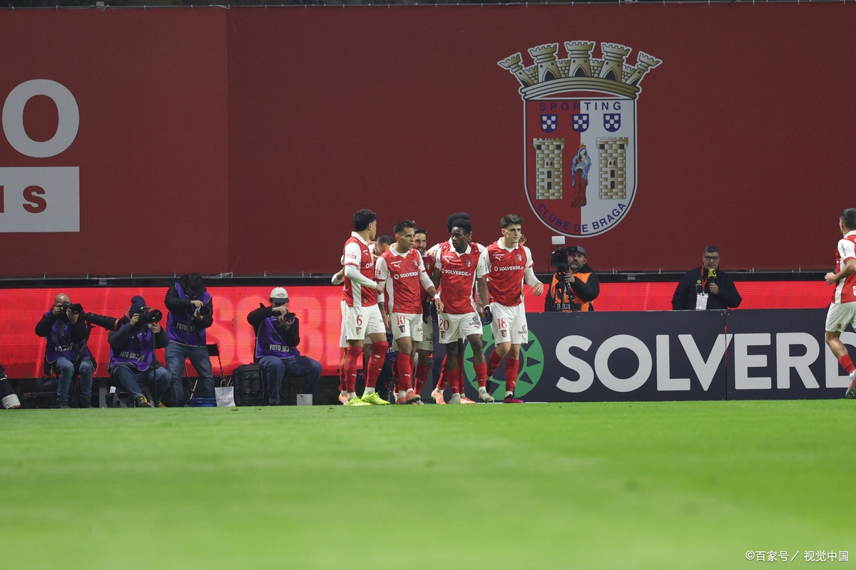 关于南安普顿客场战胜沃特福德，结束连败颓势的信息