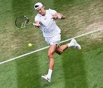 瓦伦西亚横扫对手，上演精彩连胜(瓦伦西亚横扫对手,上演精彩连胜视频)